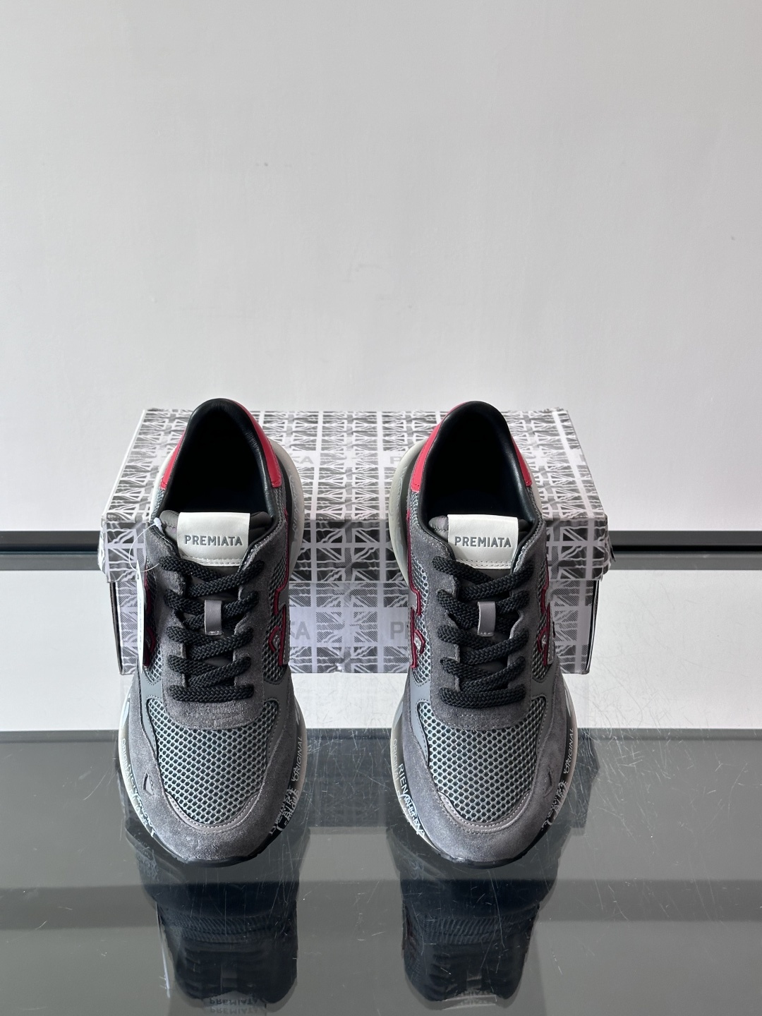 👟PREMIAKA这款复古运动鞋，多色拼接，网布+麂皮材质，透气又有质感✨。鞋底是EVA发泡，轻便缓震，