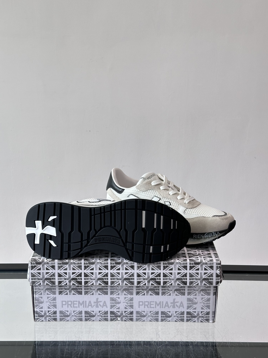 👟PREMIAKA这款复古运动鞋，多色拼接，网布+麂皮材质，透气又有质感✨。鞋底是EVA发泡，轻便缓震，