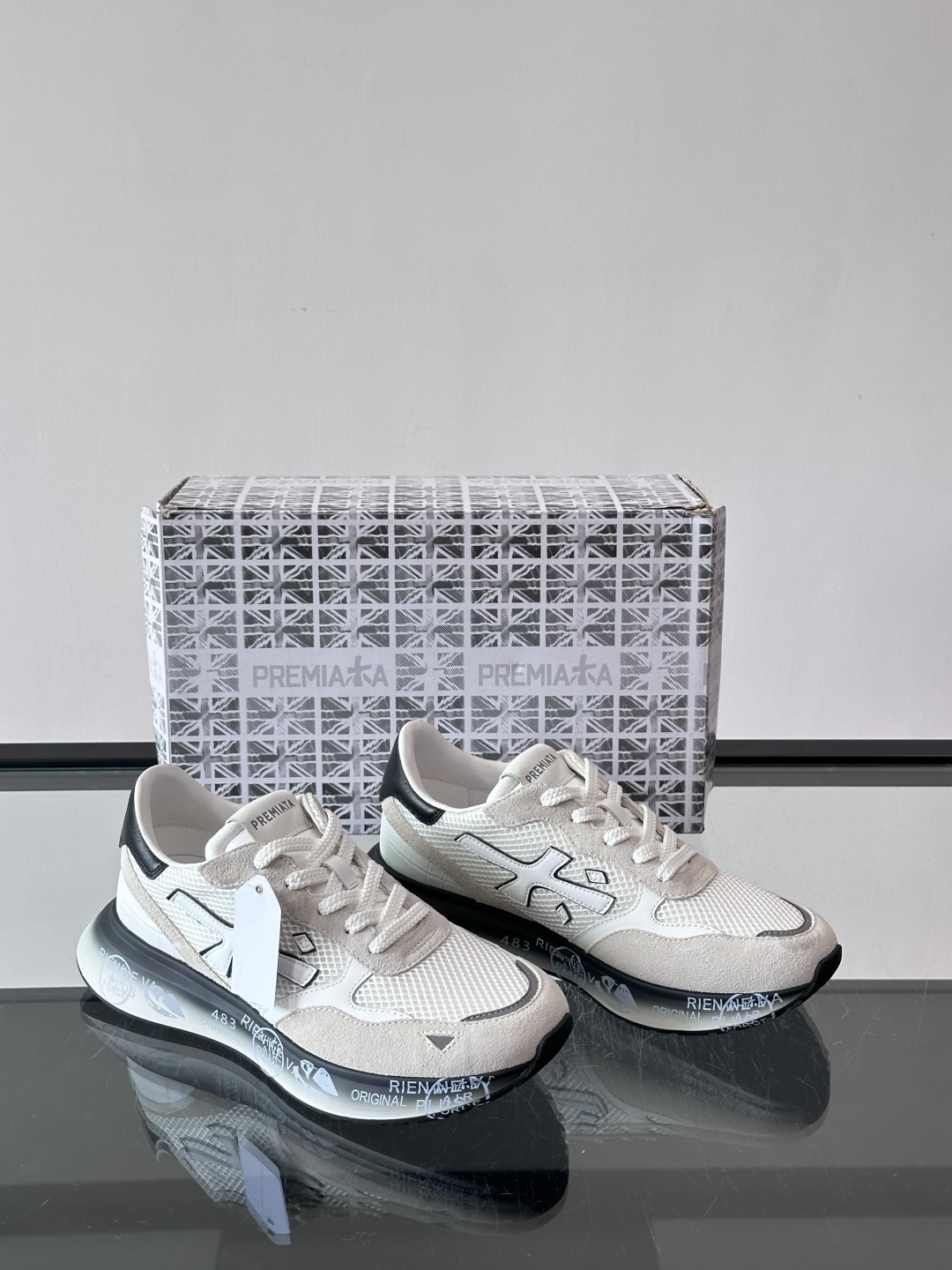 👟PREMIAKA这款复古运动鞋，多色拼接，网布+麂皮材质，透气又有质感✨。鞋底是EVA发泡，轻便缓震，