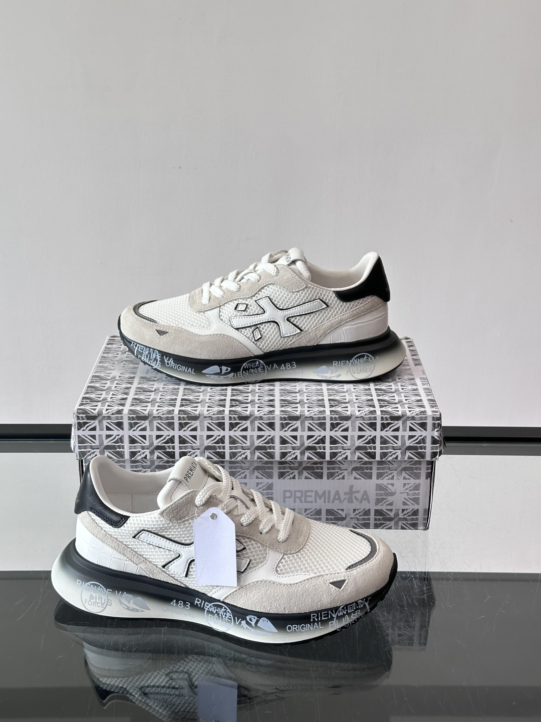 👟PREMIAKA这款复古运动鞋，多色拼接，网布+麂皮材质，透气又有质感✨。鞋底是EVA发泡，轻便缓震，