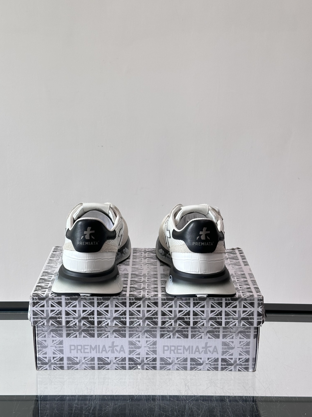 👟PREMIAKA这款复古运动鞋，多色拼接，网布+麂皮材质，透气又有质感✨。鞋底是EVA发泡，轻便缓震，