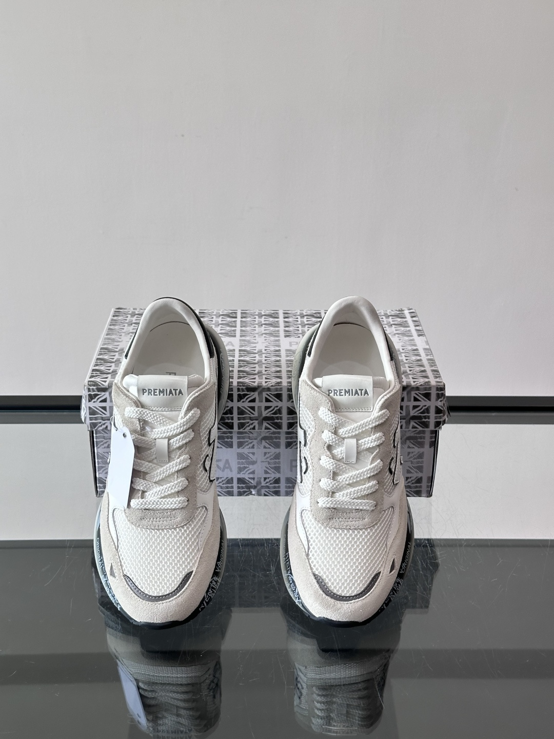 👟PREMIAKA这款复古运动鞋，多色拼接，网布+麂皮材质，透气又有质感✨。鞋底是EVA发泡，轻便缓震，