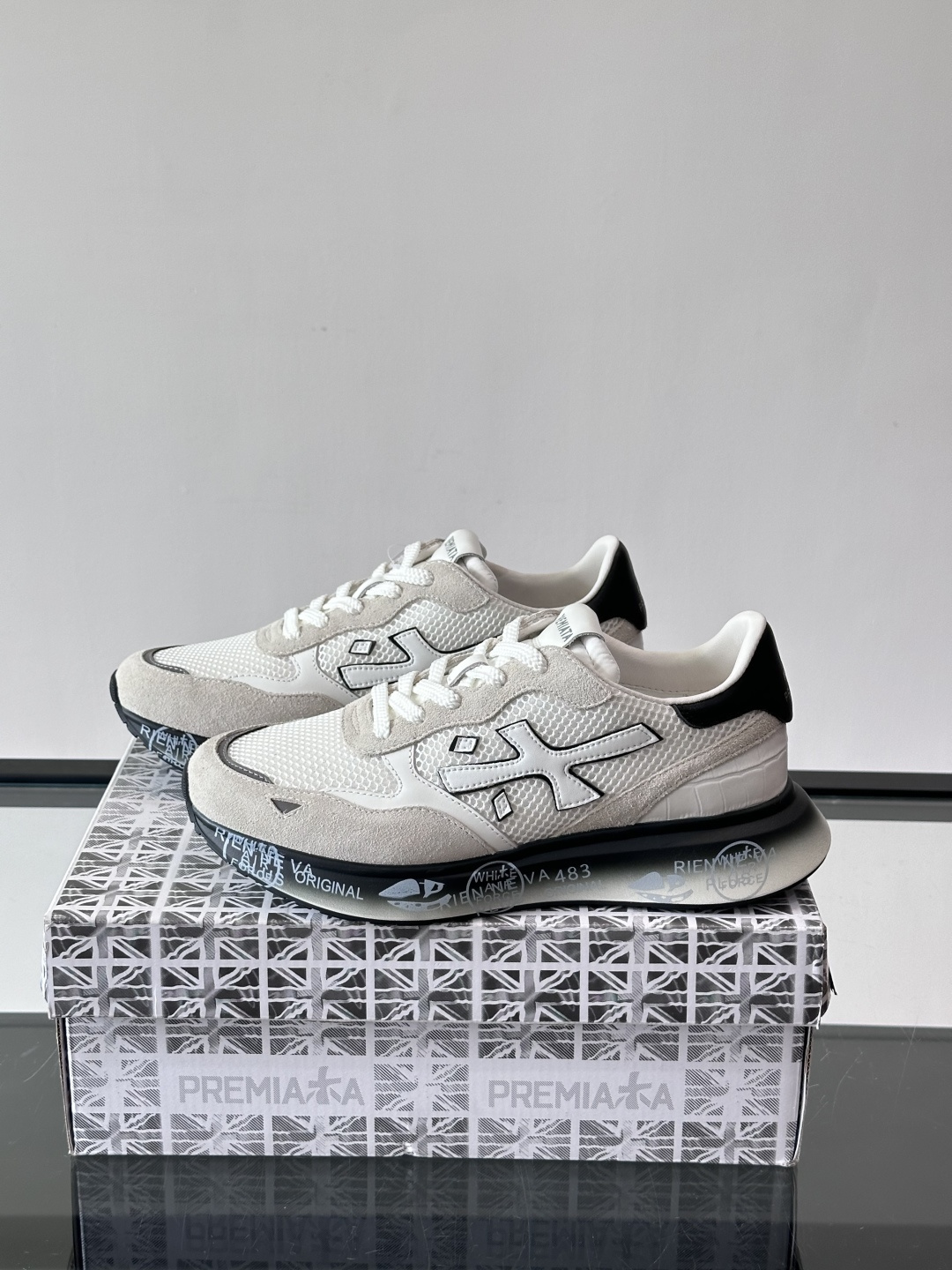 👟PREMIAKA这款复古运动鞋，多色拼接，网布+麂皮材质，透气又有质感✨。鞋底是EVA发泡，轻便缓震，