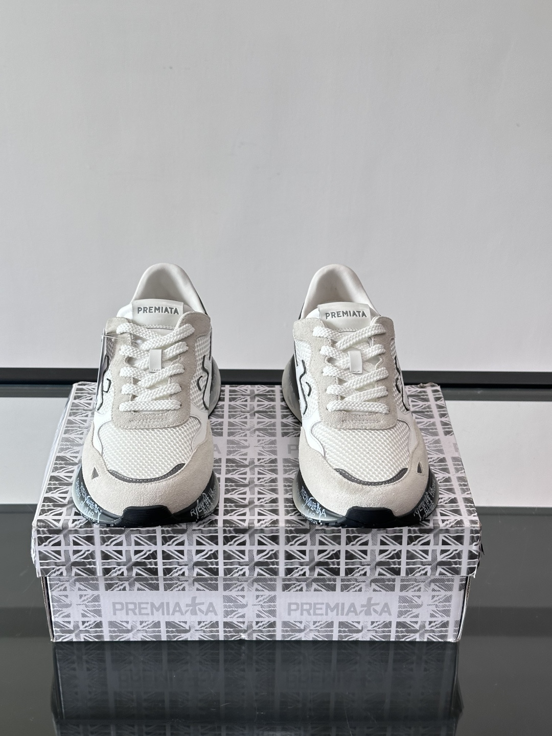 👟PREMIAKA这款复古运动鞋，多色拼接，网布+麂皮材质，透气又有质感✨。鞋底是EVA发泡，轻便缓震，