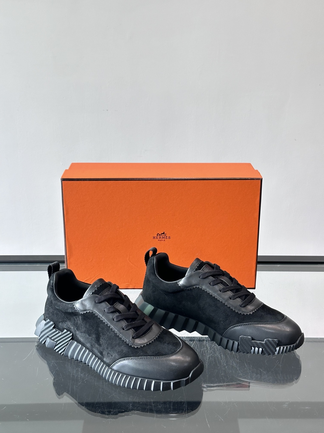 爱马仕Bouncing运动鞋爱马仕Bouncing运动鞋，标志性“大H