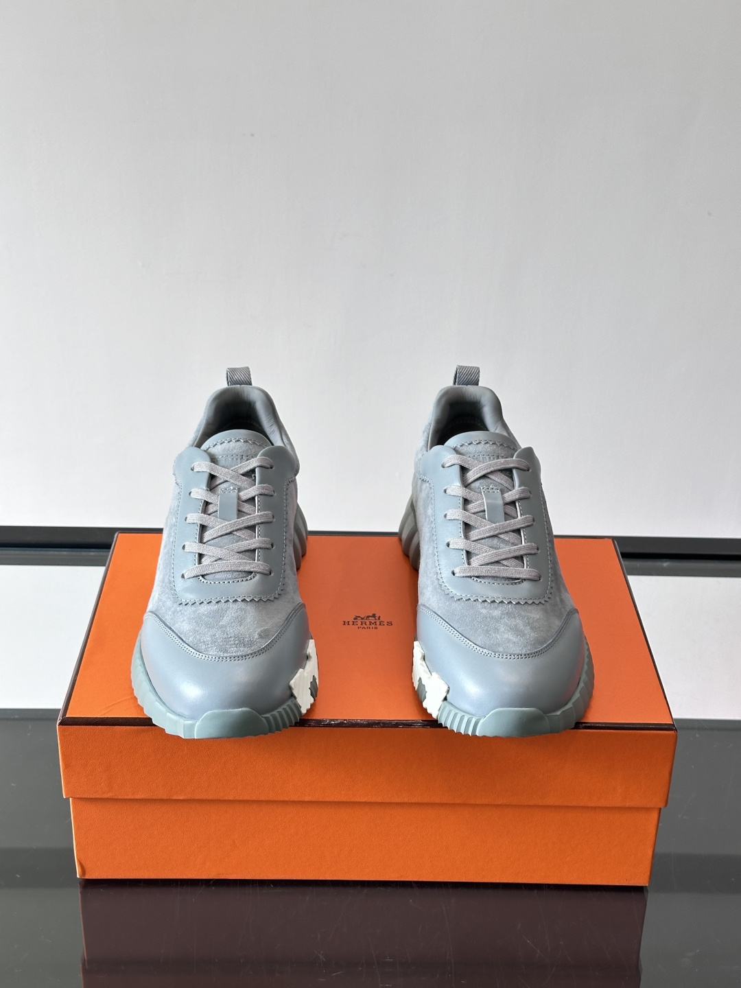 爱马仕Bouncing运动鞋爱马仕Bouncing运动鞋，标志性“大H
