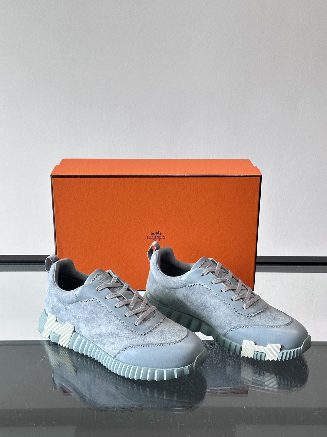 爱马仕Bouncing运动鞋爱马仕Bouncing运动鞋，标志性“大H