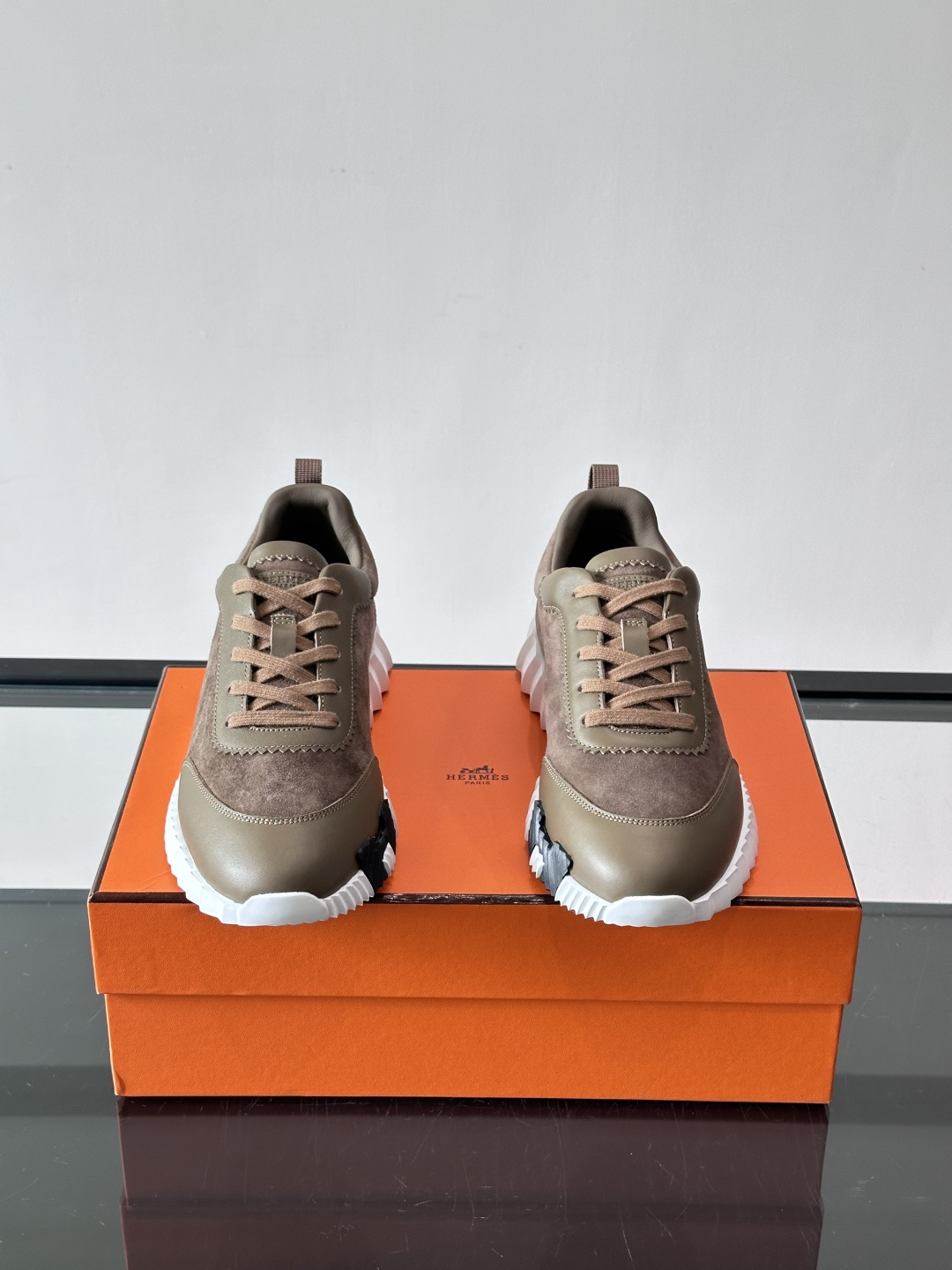 爱马仕Bouncing运动鞋爱马仕Bouncing运动鞋，标志性“大H