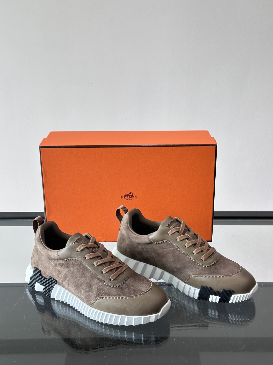 爱马仕Bouncing运动鞋爱马仕Bouncing运动鞋，标志性“大H