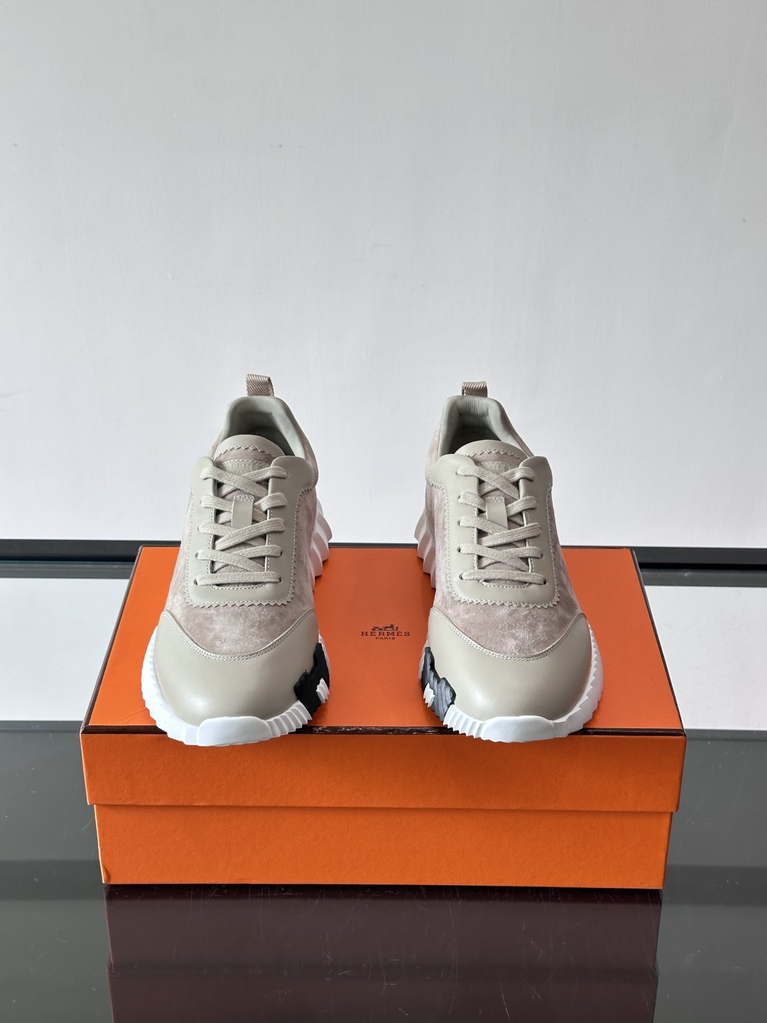 爱马仕Bouncing运动鞋爱马仕Bouncing运动鞋，标志性“大H