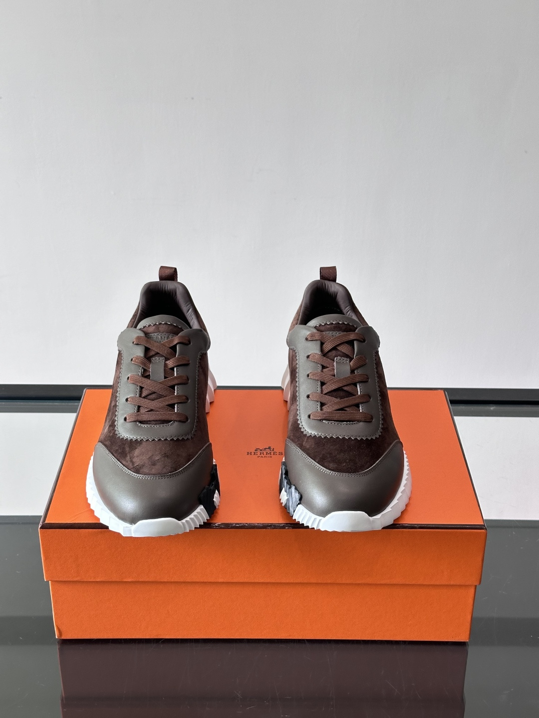 爱马仕Bouncing运动鞋爱马仕Bouncing运动鞋，标志性“大H