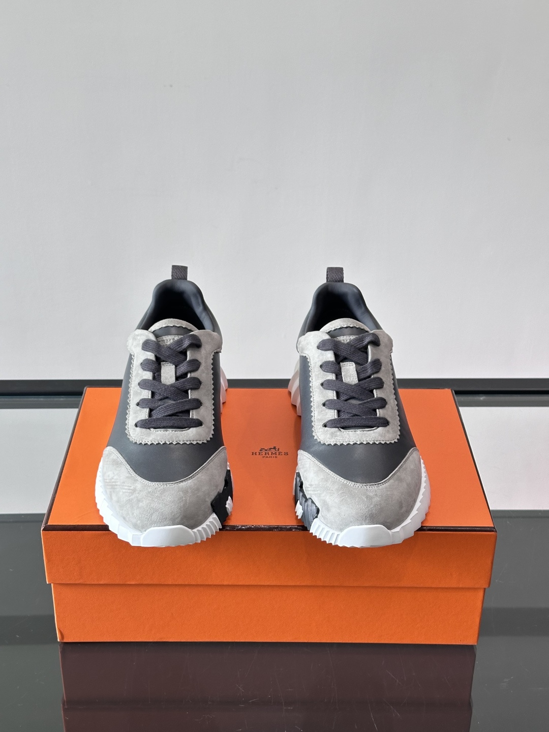 爱马仕Bouncing运动鞋爱马仕Bouncing运动鞋，标志性“大H