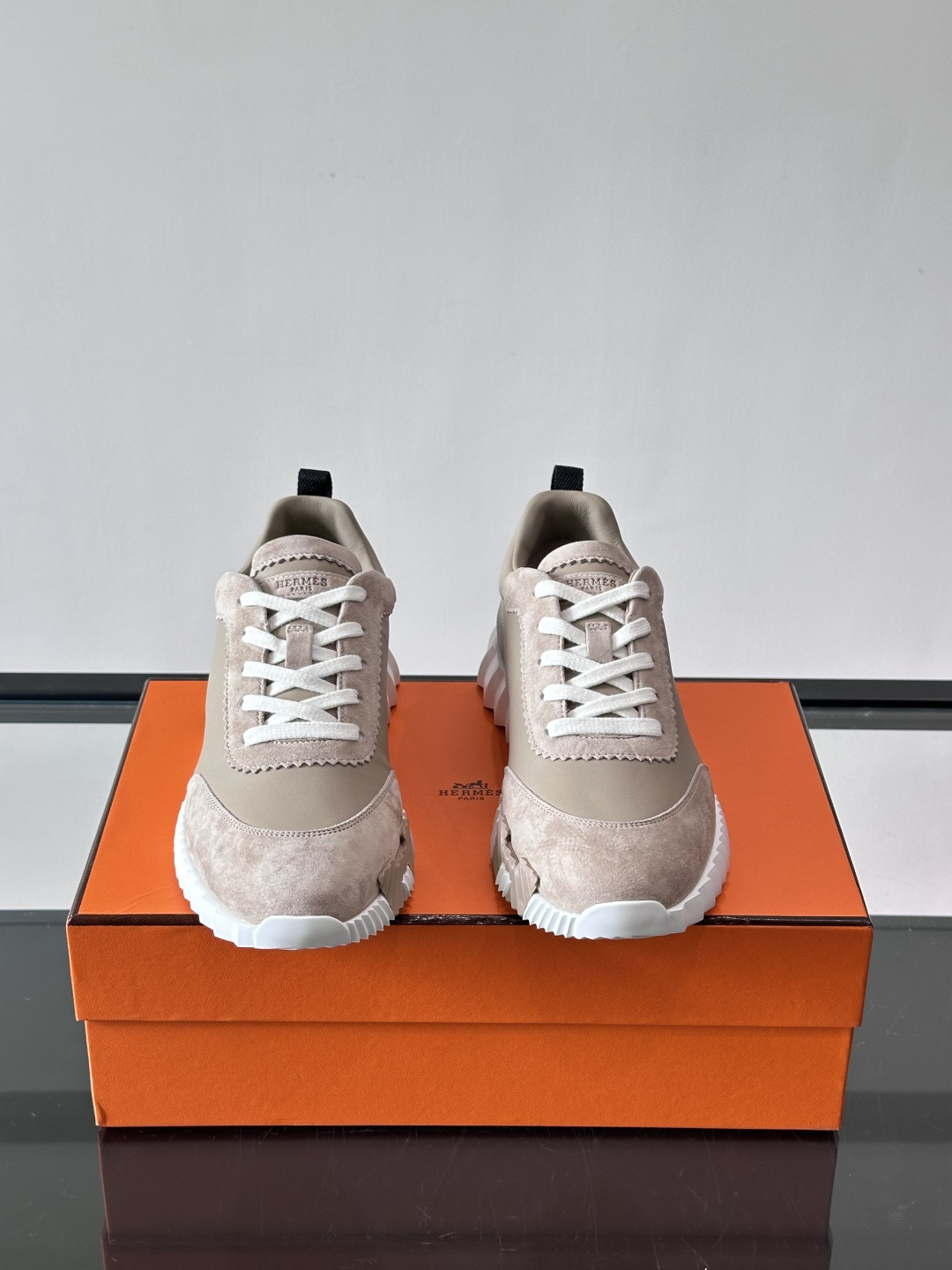 爱马仕Bouncing运动鞋爱马仕Bouncing运动鞋，标志性“大H