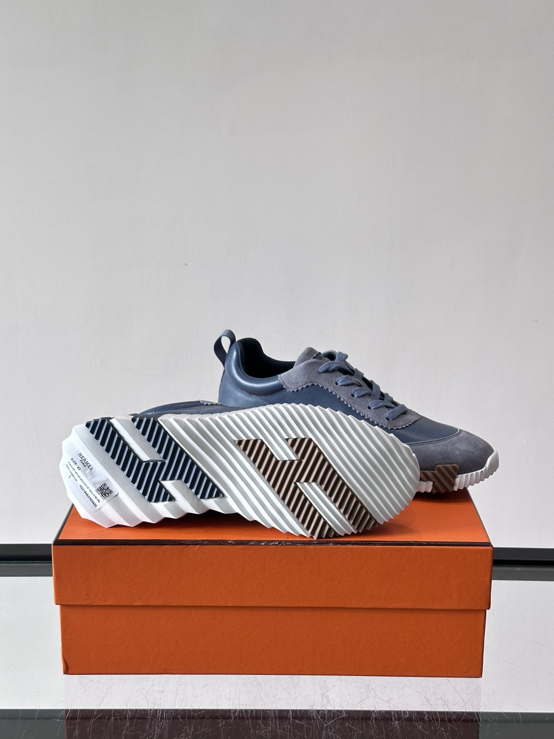 爱马仕Bouncing运动鞋爱马仕Bouncing运动鞋，标志性“大H
