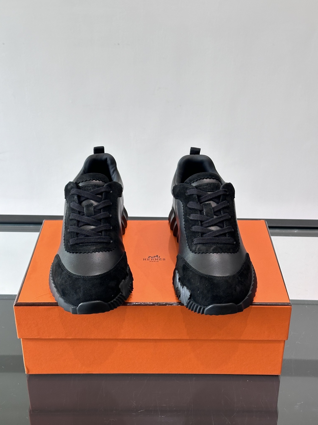 爱马仕Bouncing运动鞋爱马仕Bouncing运动鞋，标志性“大H