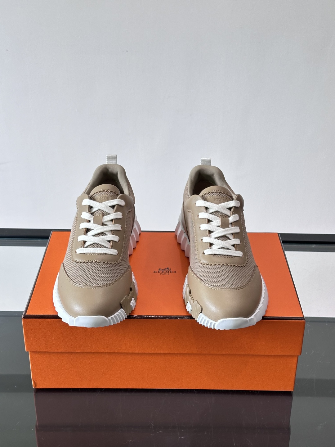 爱马仕Bouncing运动鞋爱马仕Bouncing运动鞋，标志性“大H