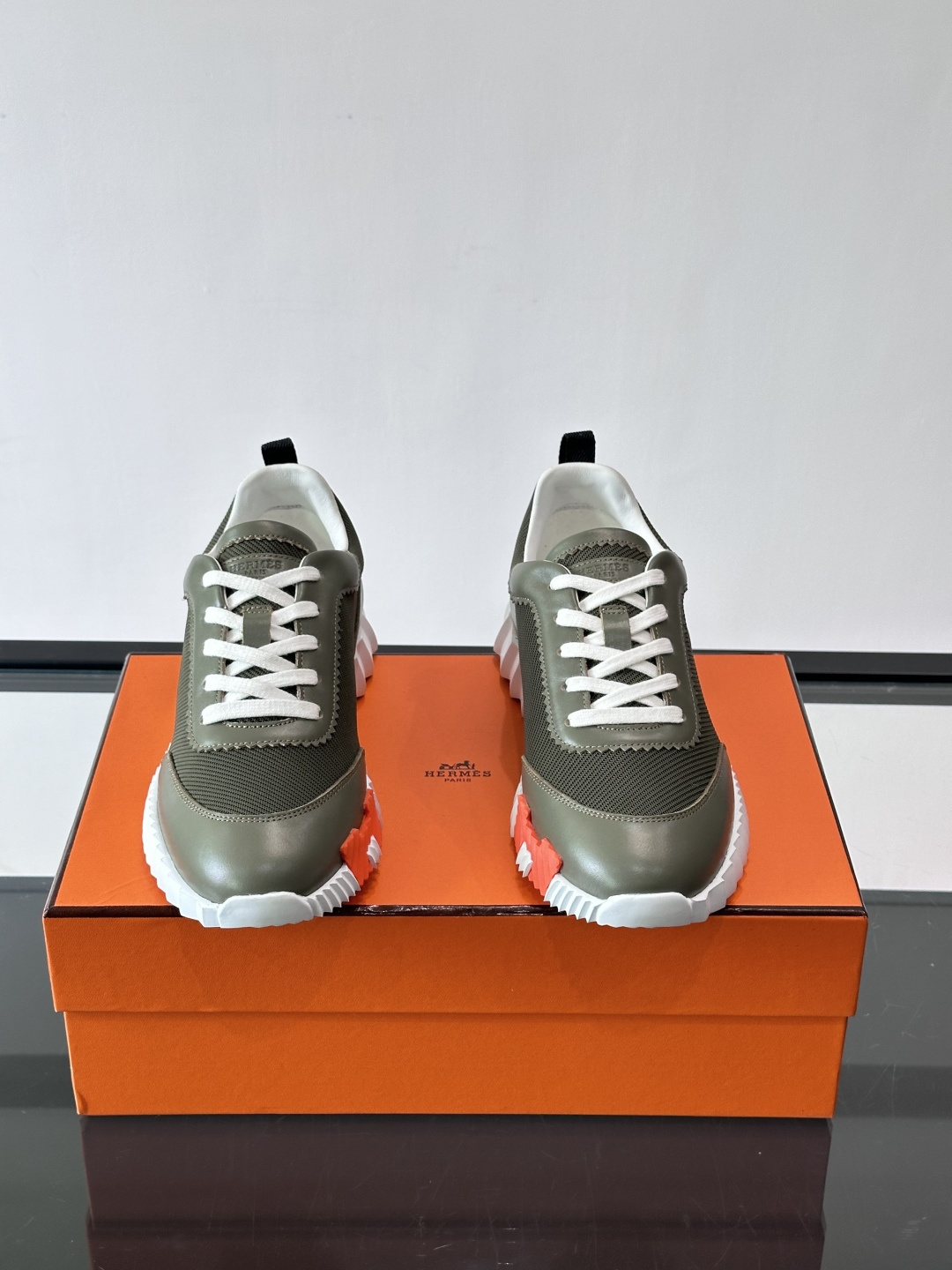 爱马仕Bouncing运动鞋爱马仕Bouncing运动鞋，标志性“大H