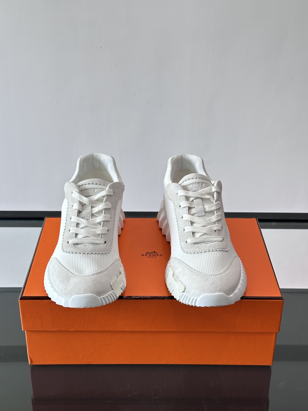 爱马仕Bouncing运动鞋爱马仕Bouncing运动鞋，标志性“大H