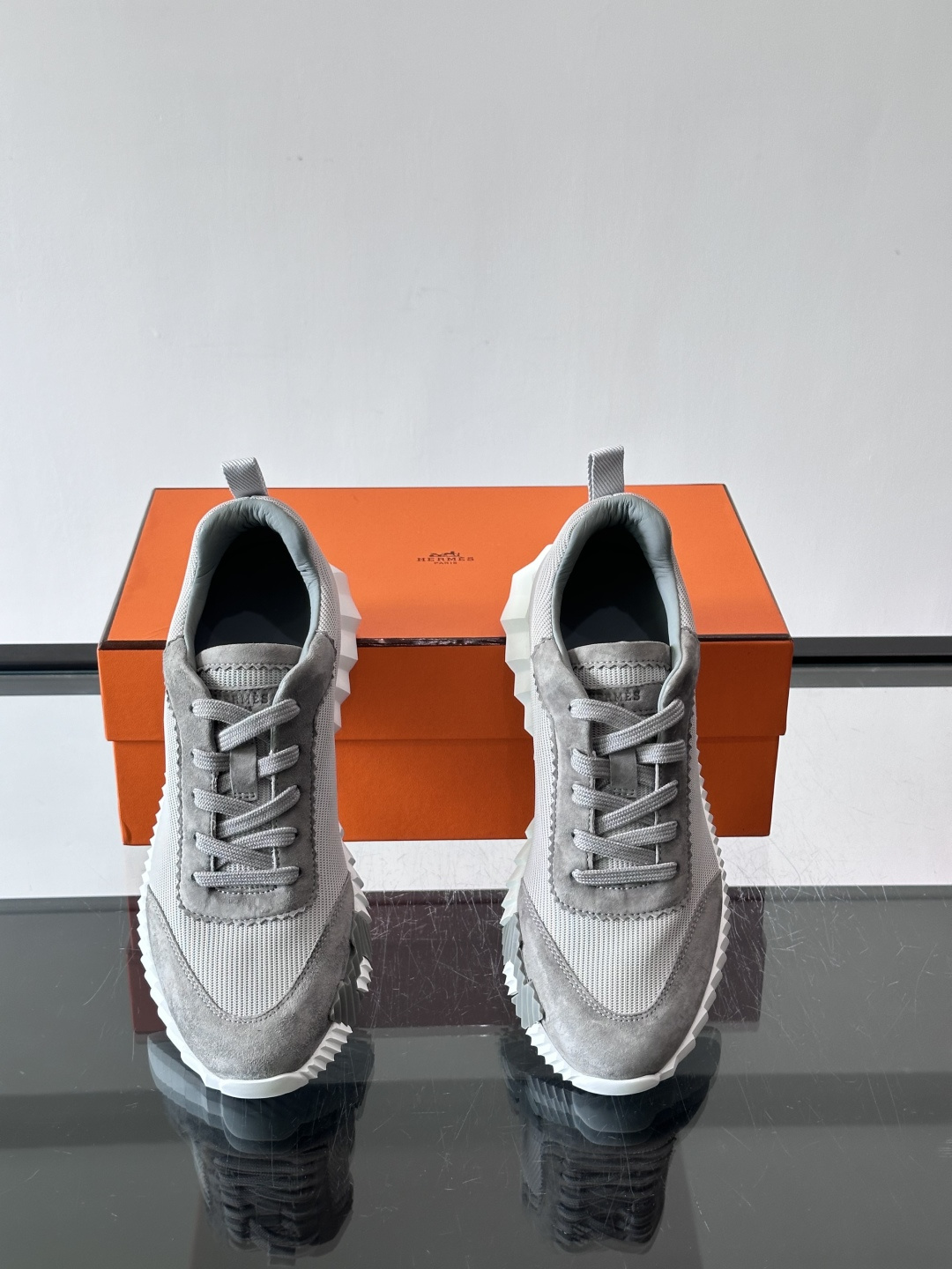 爱马仕Bouncing运动鞋爱马仕Bouncing运动鞋，标志性“大H