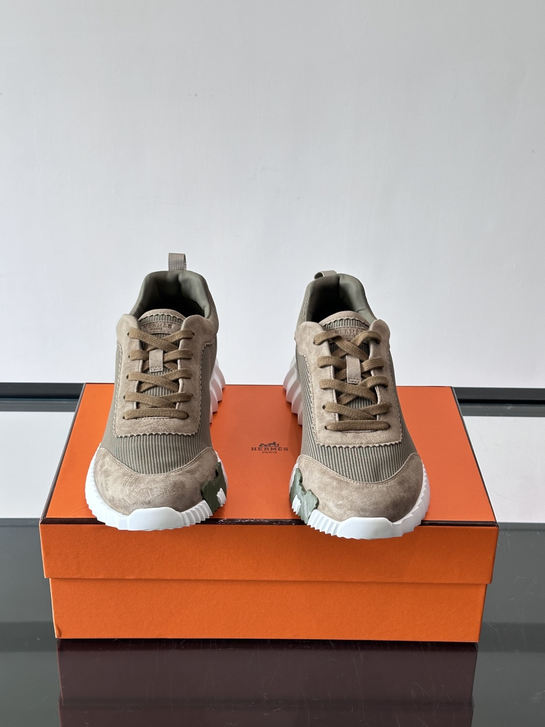 爱马仕Bouncing运动鞋爱马仕Bouncing运动鞋，标志性“大H