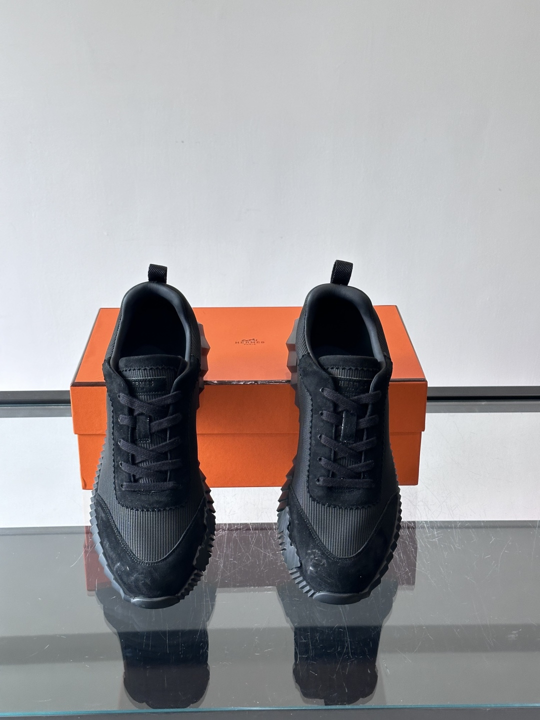 爱马仕Bouncing运动鞋爱马仕Bouncing运动鞋，标志性“大H