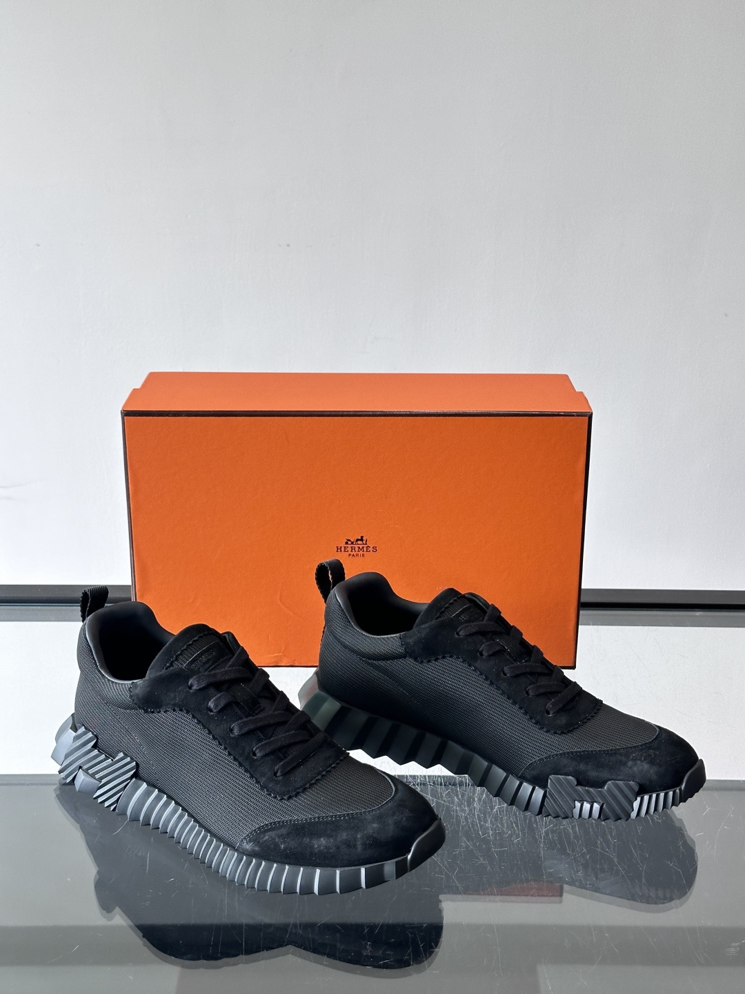 爱马仕Bouncing运动鞋爱马仕Bouncing运动鞋，标志性“大H
