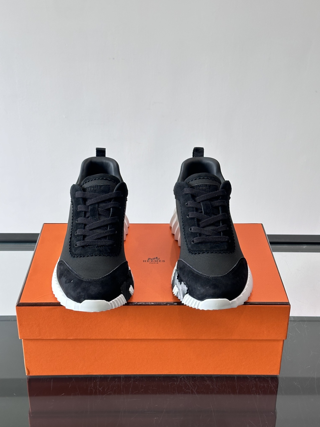 爱马仕Bouncing运动鞋爱马仕Bouncing运动鞋，标志性“大H