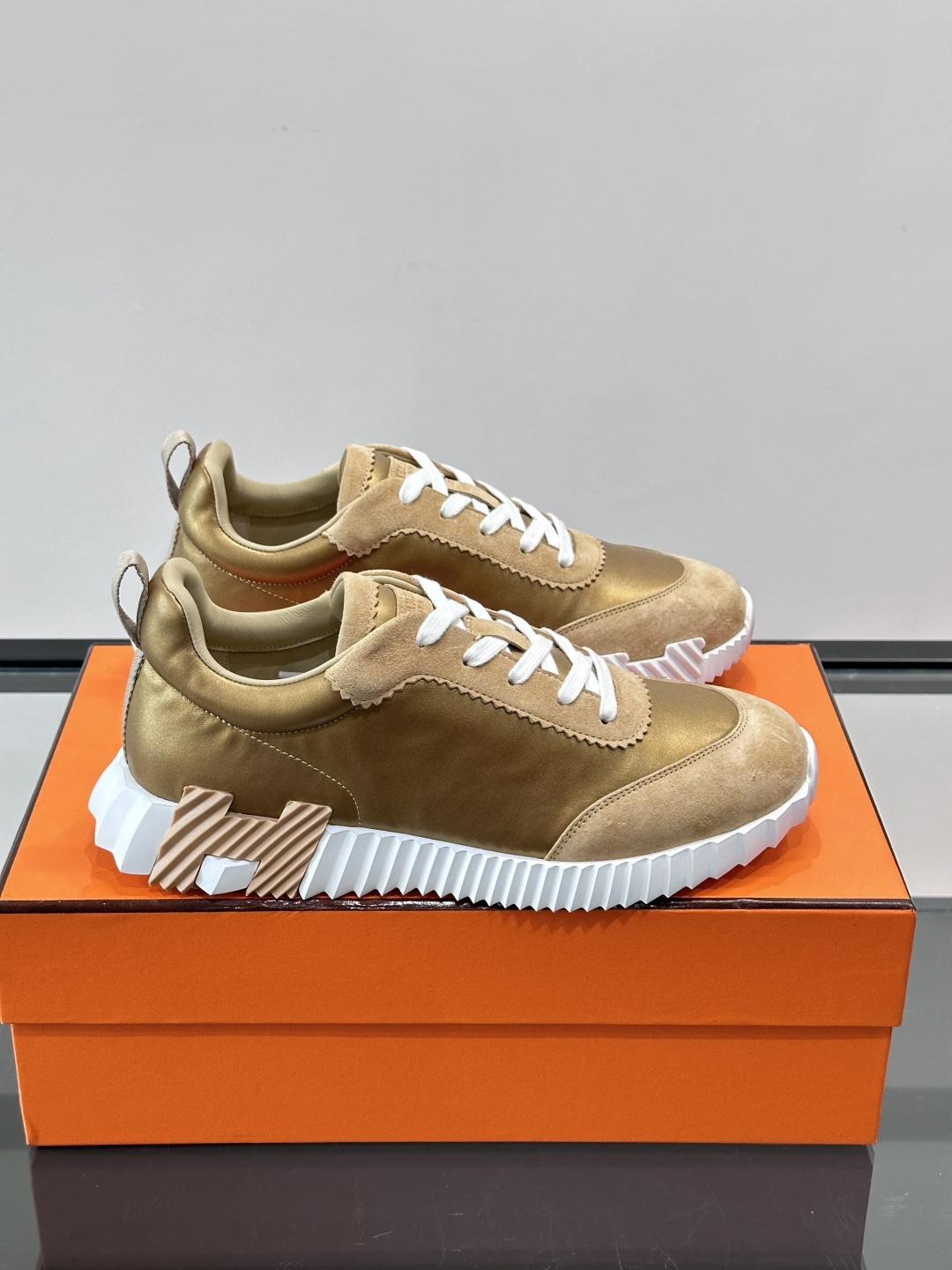 爱马仕Bouncing运动鞋爱马仕Bouncing运动鞋，标志性“大H