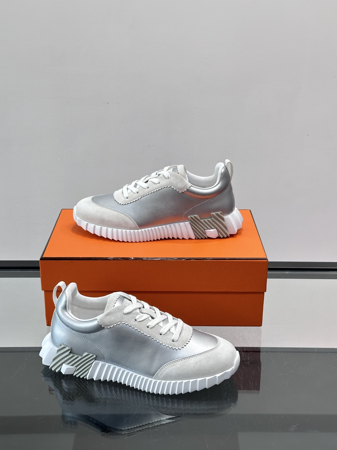 爱马仕Bouncing运动鞋爱马仕Bouncing运动鞋，标志性“大H