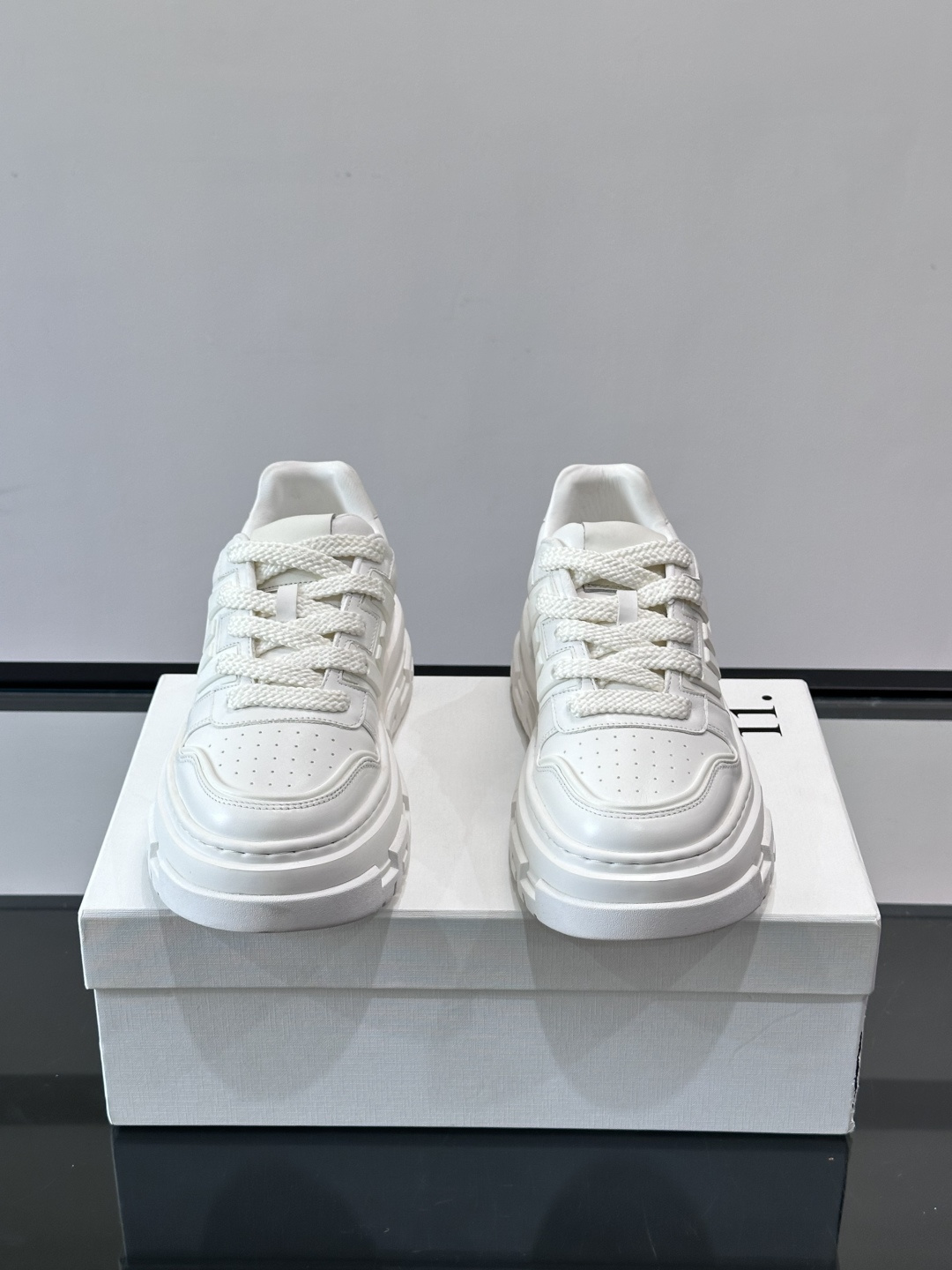 Valentin* 华伦天 🆕厚底增高运动鞋，简约明快构造清爽新潮穿搭！衍缝格纹，打造瞩目朋克风格，考究