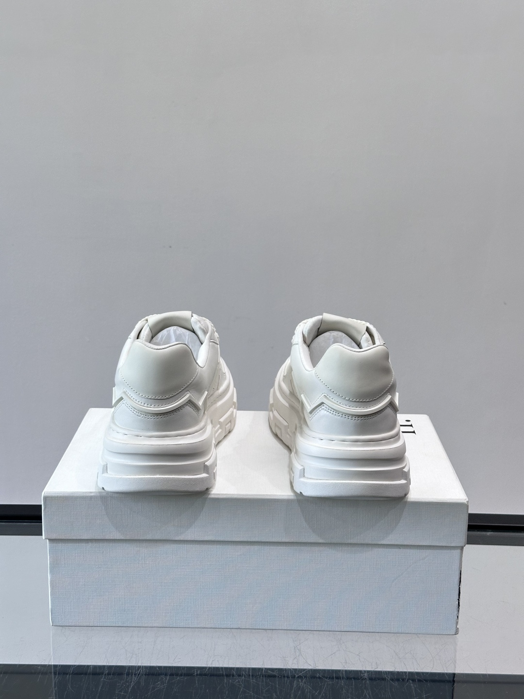 Valentin* 华伦天 🆕厚底增高运动鞋，简约明快构造清爽新潮穿搭！衍缝格纹，打造瞩目朋克风格，考究