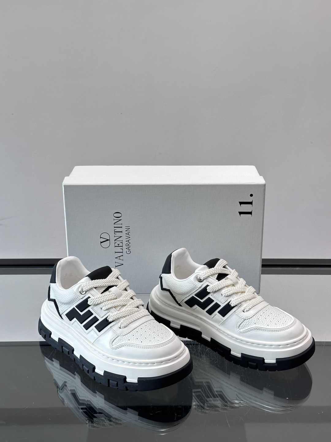 Valentin* 华伦天 🆕厚底增高运动鞋，简约明快构造清爽新潮穿搭！衍缝格纹，打造瞩目朋克风格，考究