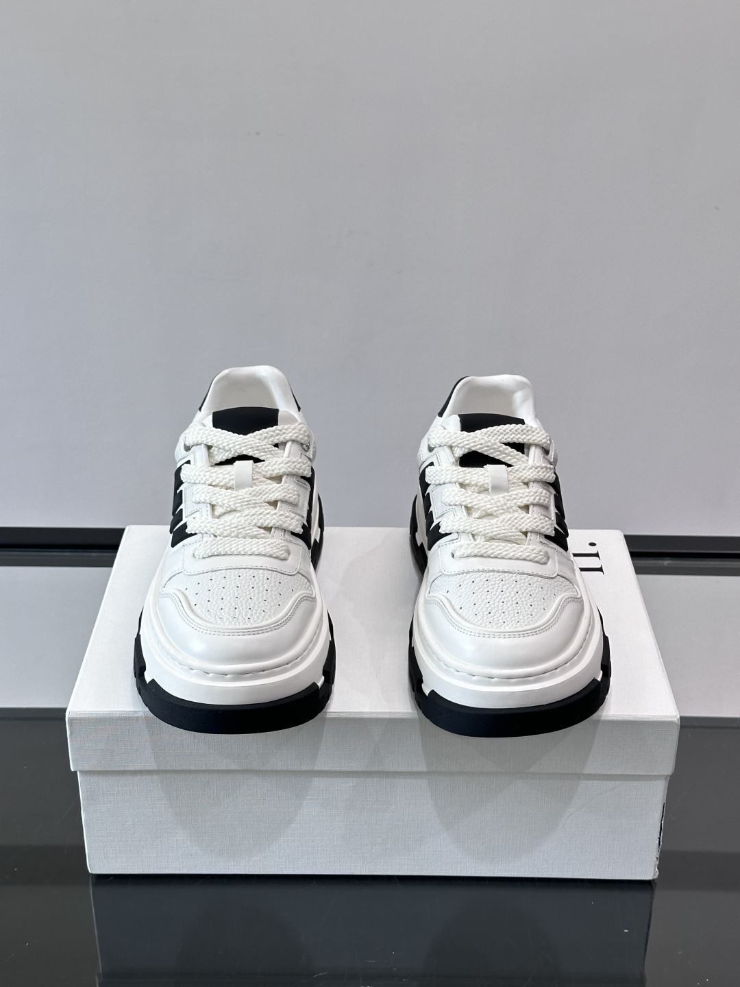 Valentin* 华伦天 🆕厚底增高运动鞋，简约明快构造清爽新潮穿搭！衍缝格纹，打造瞩目朋克风格，考究