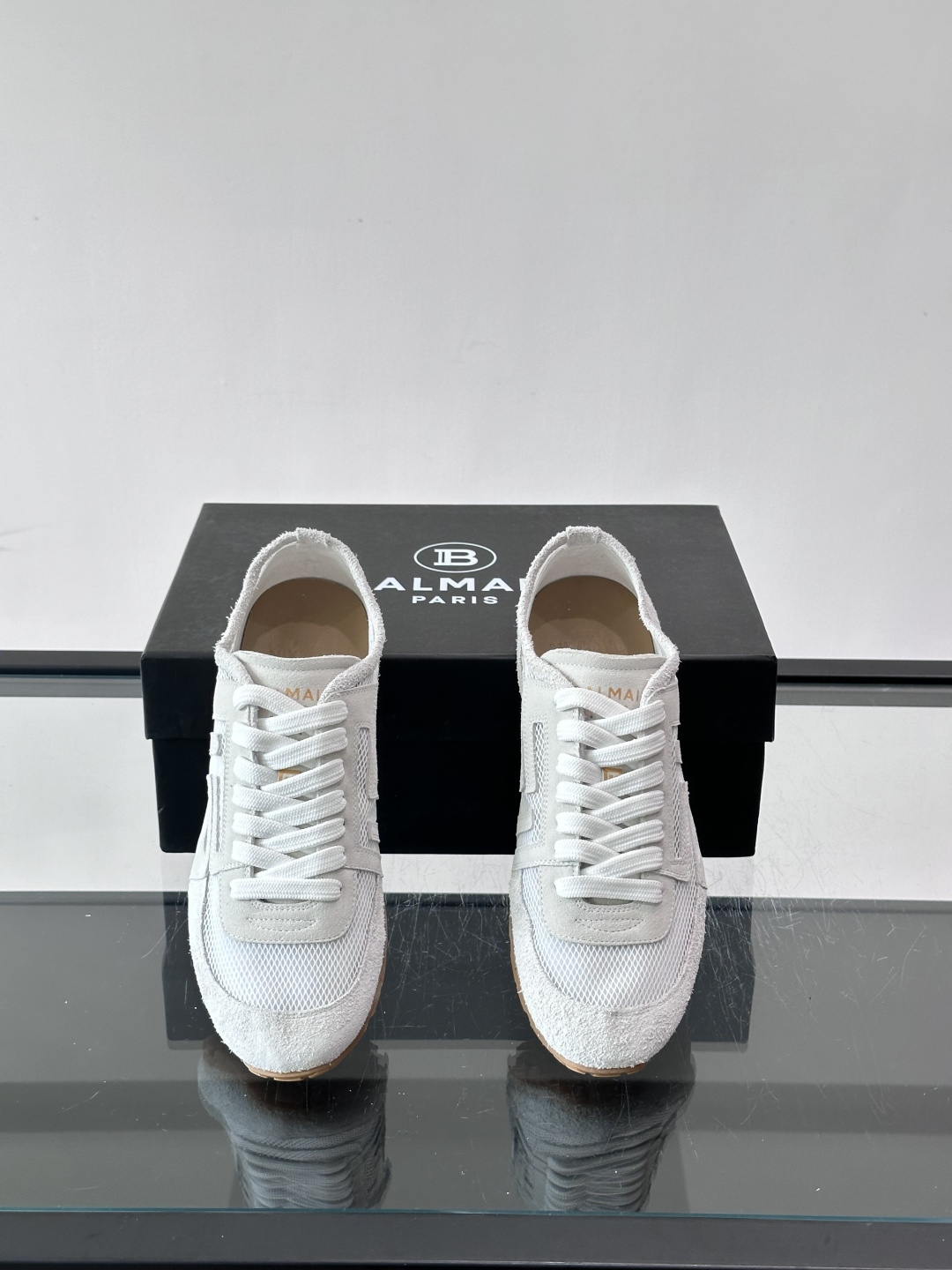 ​👟Balmain 男士休闲鞋，牛皮革+织物拼接，做旧工艺超有复古感！鞋侧“B”字母标志超吸睛，厚底设计