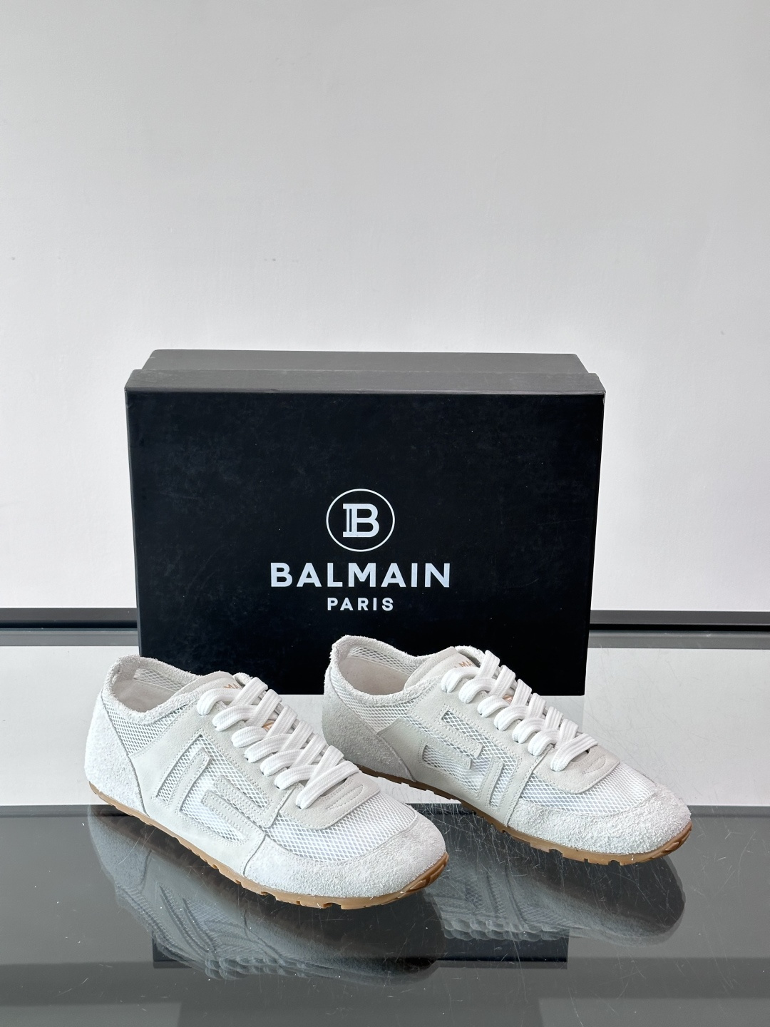 ​👟Balmain 男士休闲鞋，牛皮革+织物拼接，做旧工艺超有复古感！鞋侧“B”字母标志超吸睛，厚底设计