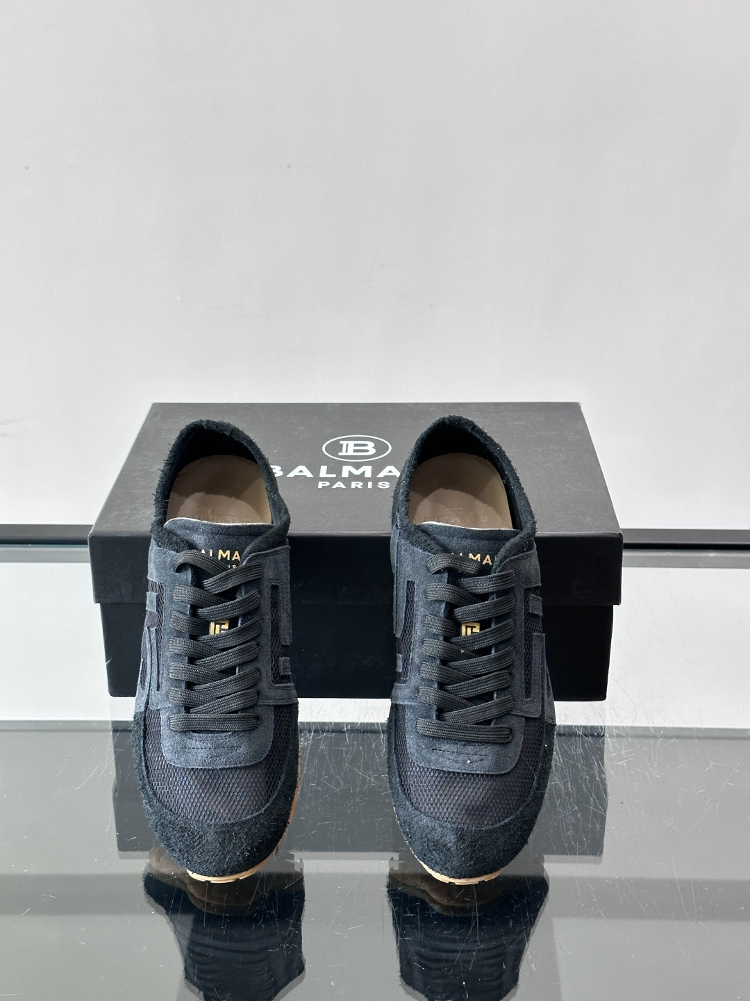 ​👟Balmain 男士休闲鞋，牛皮革+织物拼接，做旧工艺超有复古感！鞋侧“B”字母标志超吸睛，厚底设计