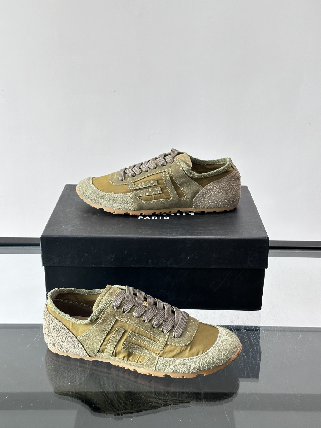 ​👟Balmain 男士休闲鞋，牛皮革+织物拼接，做旧工艺超有复古感！鞋侧“B”字母标志超吸睛，厚底设计