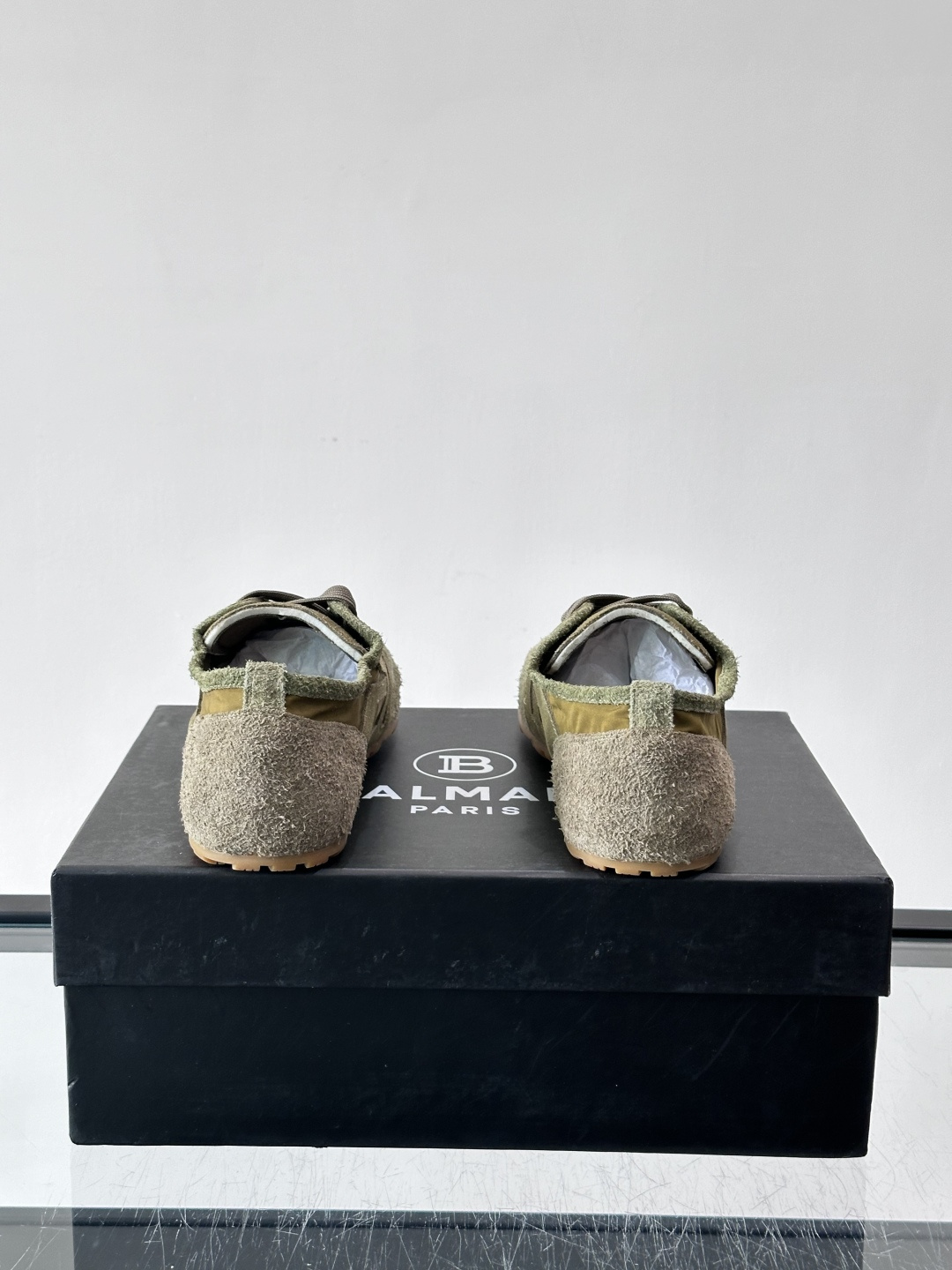 ​👟Balmain 男士休闲鞋，牛皮革+织物拼接，做旧工艺超有复古感！鞋侧“B”字母标志超吸睛，厚底设计