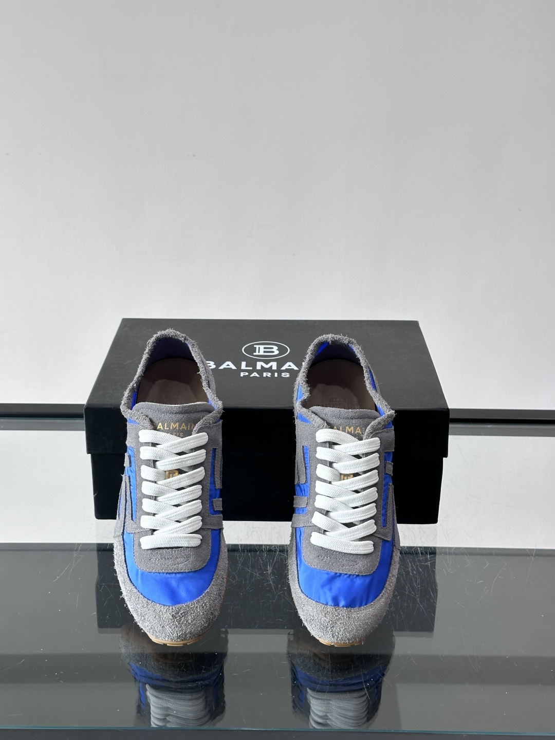 ​👟Balmain 男士休闲鞋，牛皮革+织物拼接，做旧工艺超有复古感！鞋侧“B”字母标志超吸睛，厚底设计