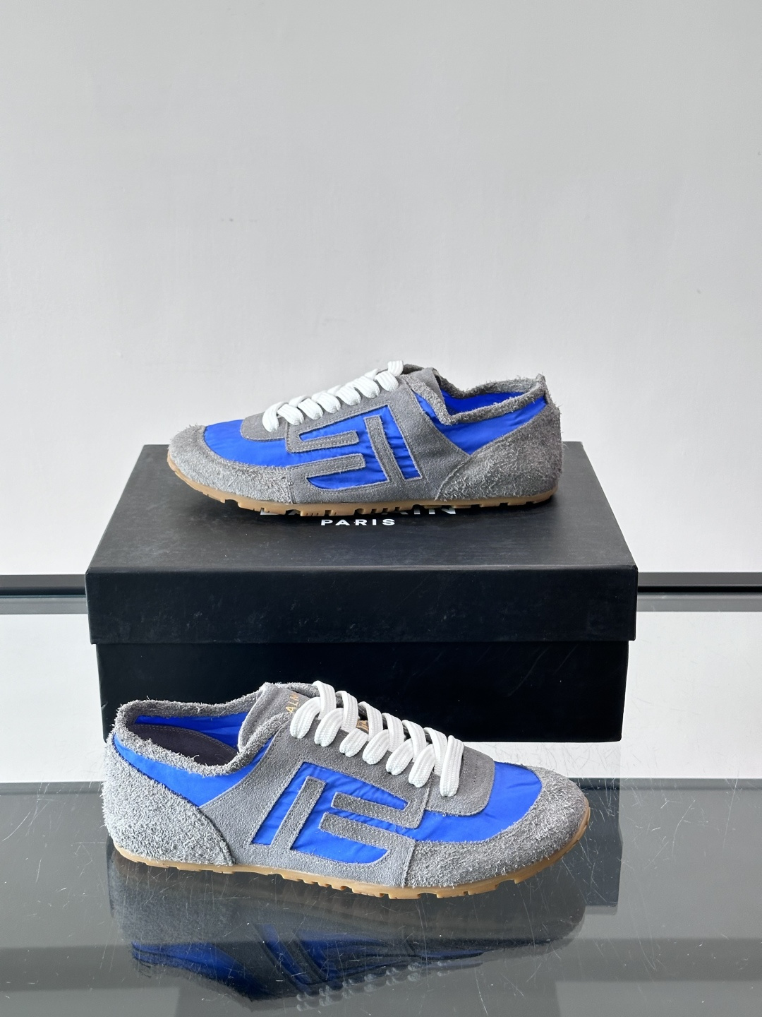 ​👟Balmain 男士休闲鞋，牛皮革+织物拼接，做旧工艺超有复古感！鞋侧“B”字母标志超吸睛，厚底设计
