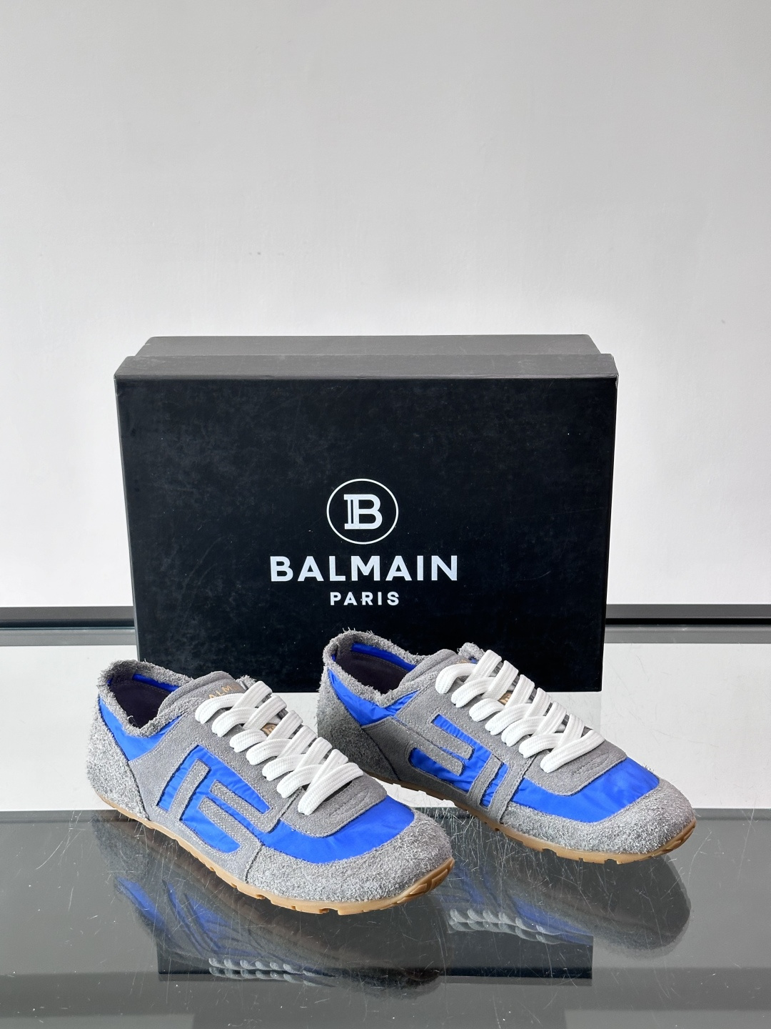 ​👟Balmain 男士休闲鞋，牛皮革+织物拼接，做旧工艺超有复古感！鞋侧“B”字母标志超吸睛，厚底设计