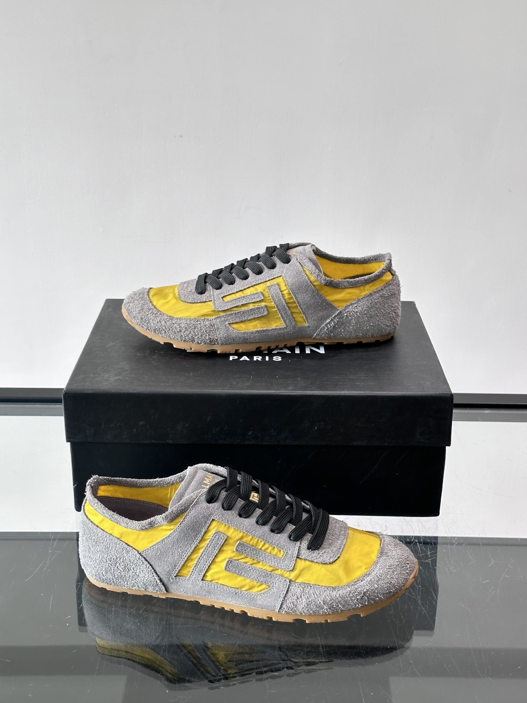 ​👟Balmain 男士休闲鞋，牛皮革+织物拼接，做旧工艺超有复古感！鞋侧“B”字母标志超吸睛，厚底设计