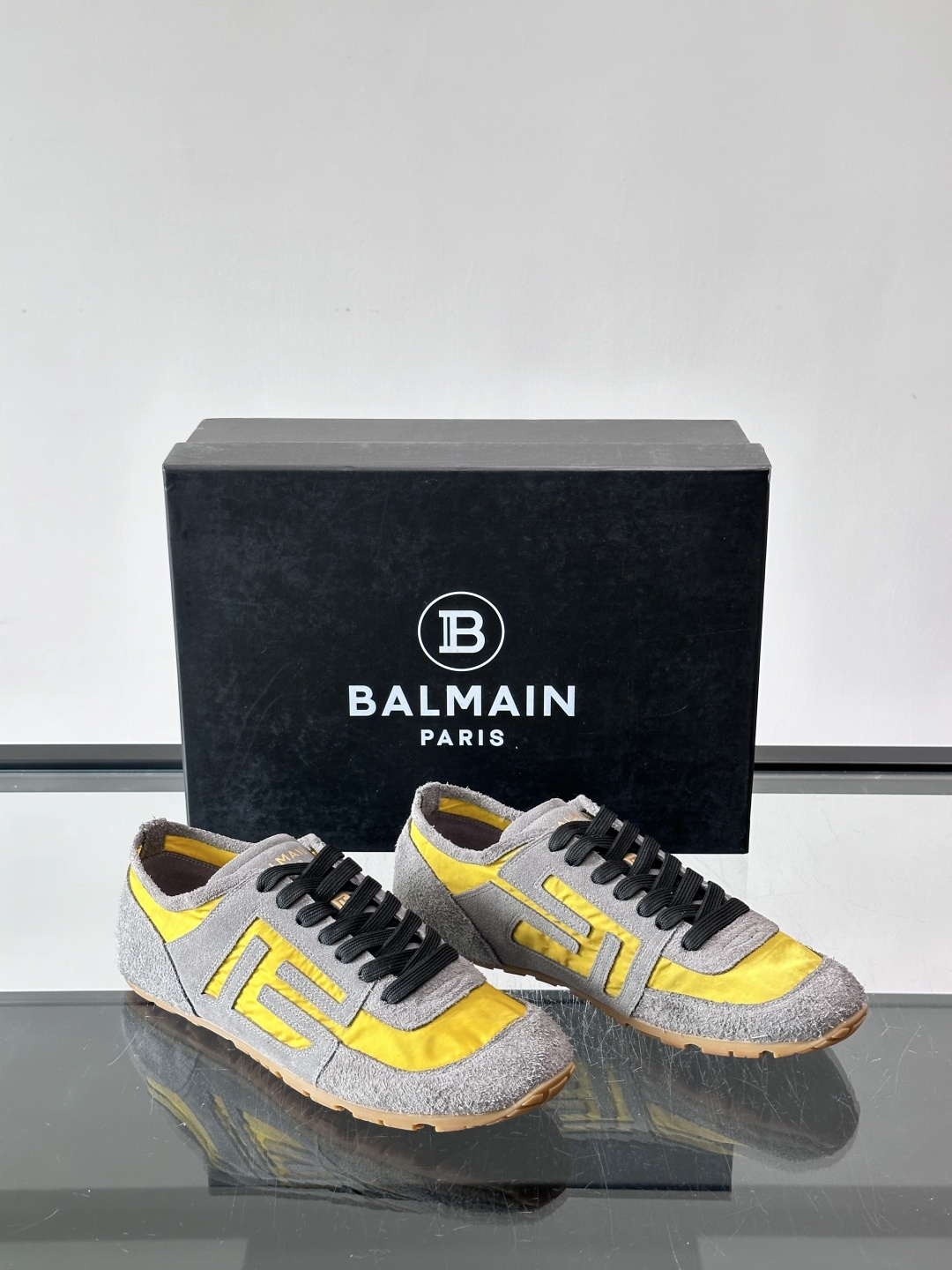 ​👟Balmain 男士休闲鞋，牛皮革+织物拼接，做旧工艺超有复古感！鞋侧“B”字母标志超吸睛，厚底设计