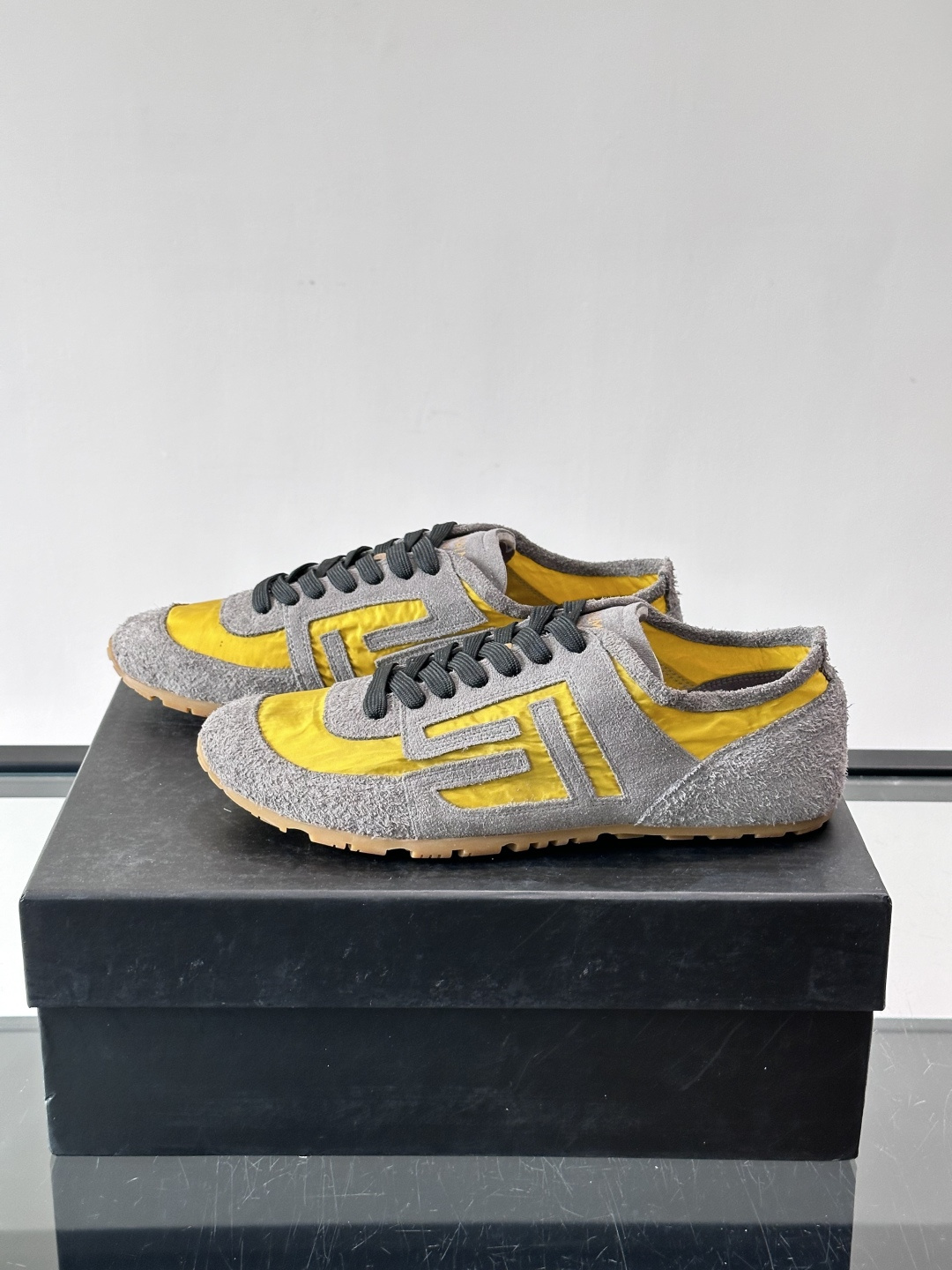 ​👟Balmain 男士休闲鞋，牛皮革+织物拼接，做旧工艺超有复古感！鞋侧“B”字母标志超吸睛，厚底设计