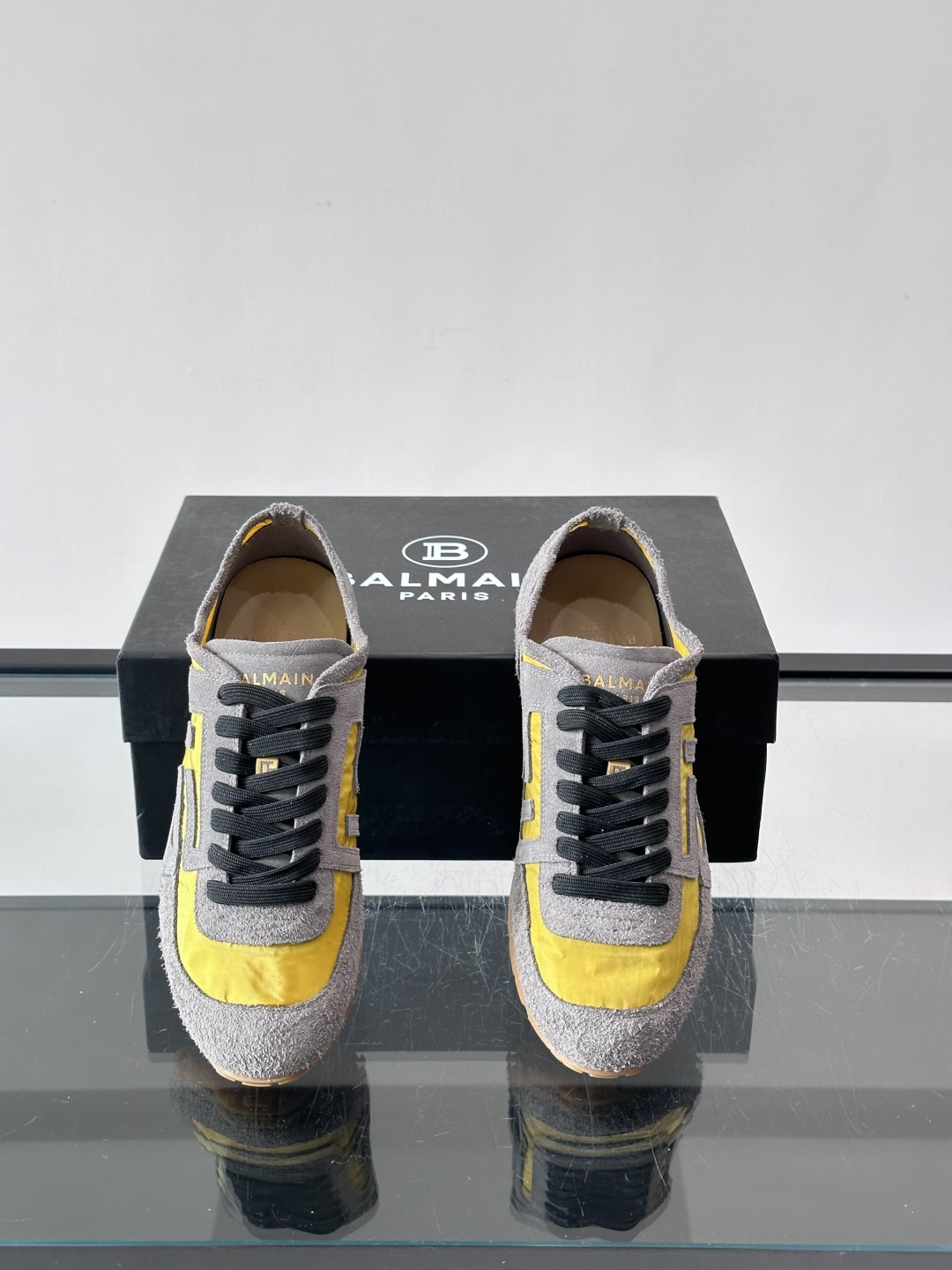 ​👟Balmain 男士休闲鞋，牛皮革+织物拼接，做旧工艺超有复古感！鞋侧“B”字母标志超吸睛，厚底设计