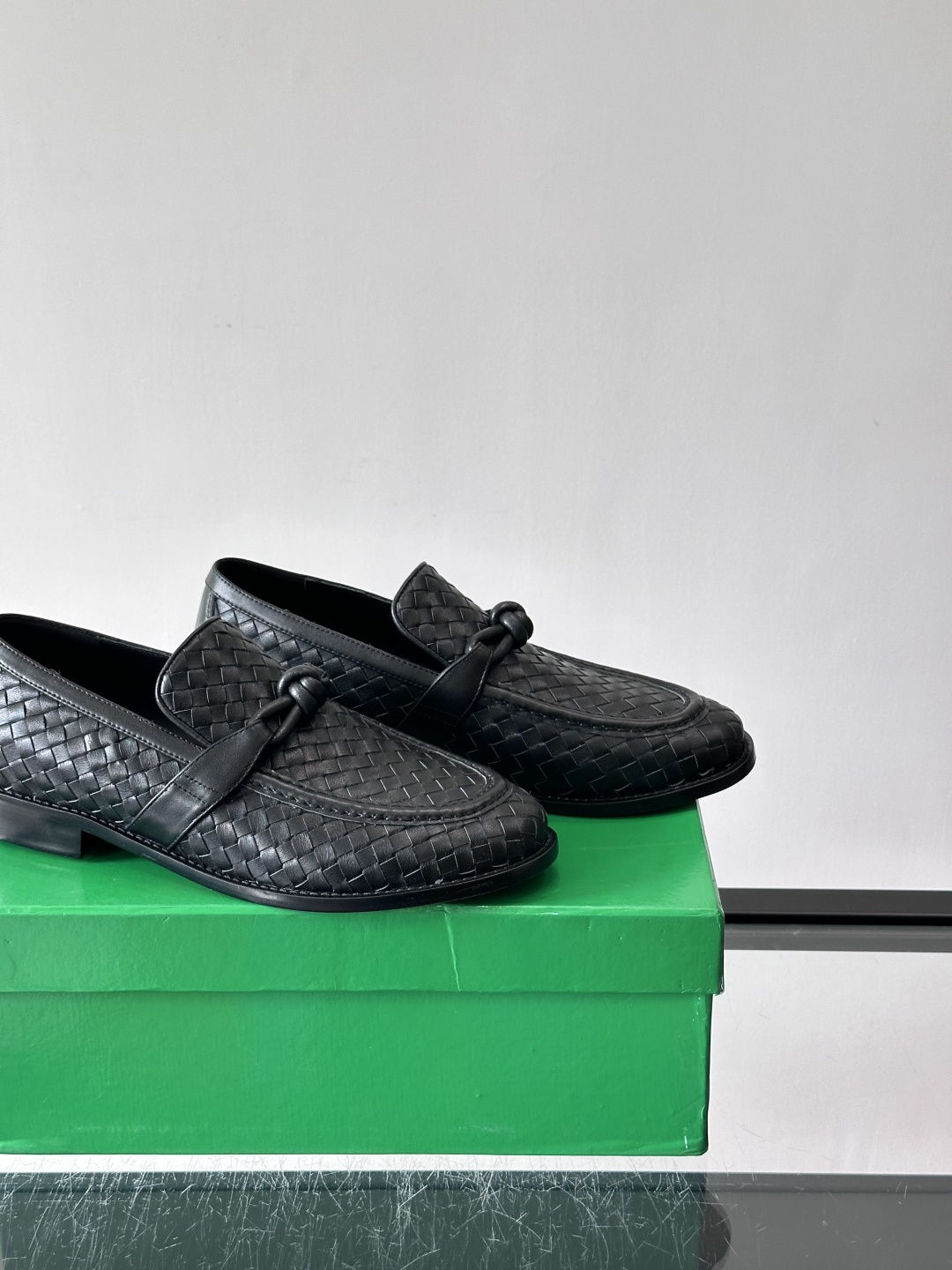 Bottega Veneta 情侣款👫编织乐福鞋​​✨这款乐福鞋采用经Intrecciato编织工艺，小