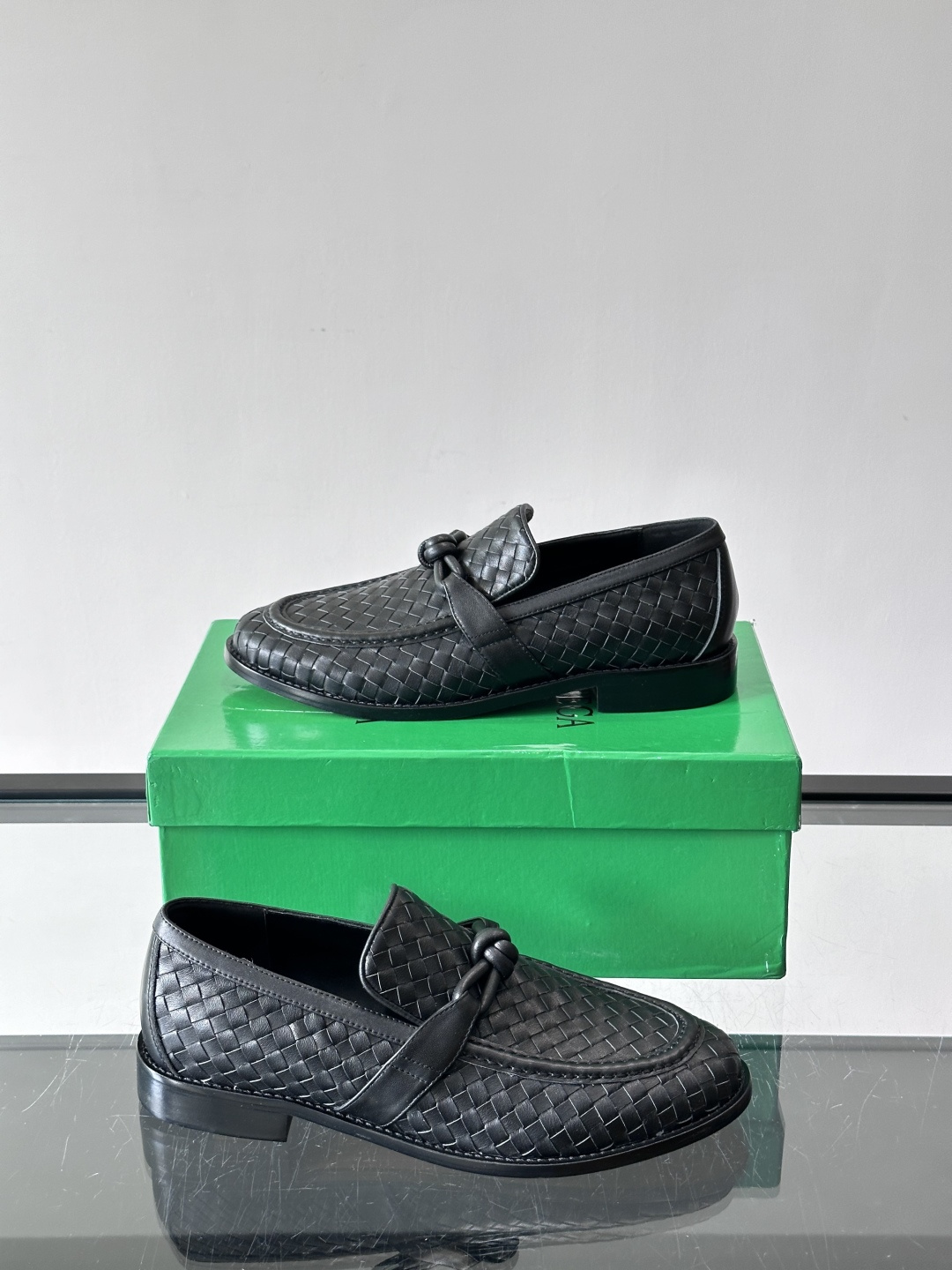 Bottega Veneta 情侣款👫编织乐福鞋​​✨这款乐福鞋采用经Intrecciato编织工艺，小
