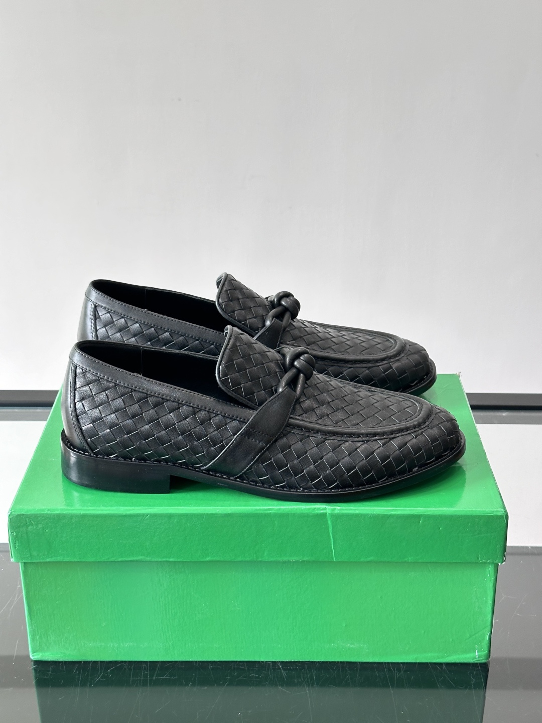 Bottega Veneta 情侣款👫编织乐福鞋​​✨这款乐福鞋采用经Intrecciato编织工艺，小