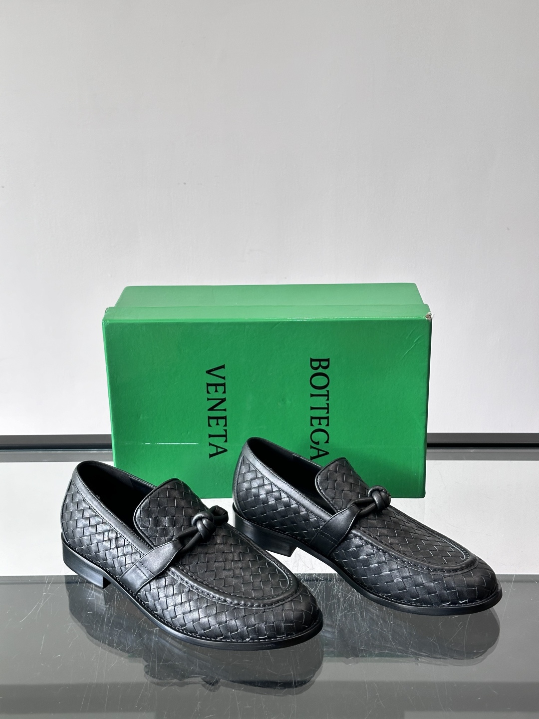 Bottega Veneta 情侣款👫编织乐福鞋​​✨这款乐福鞋采用经Intrecciato编织工艺，小