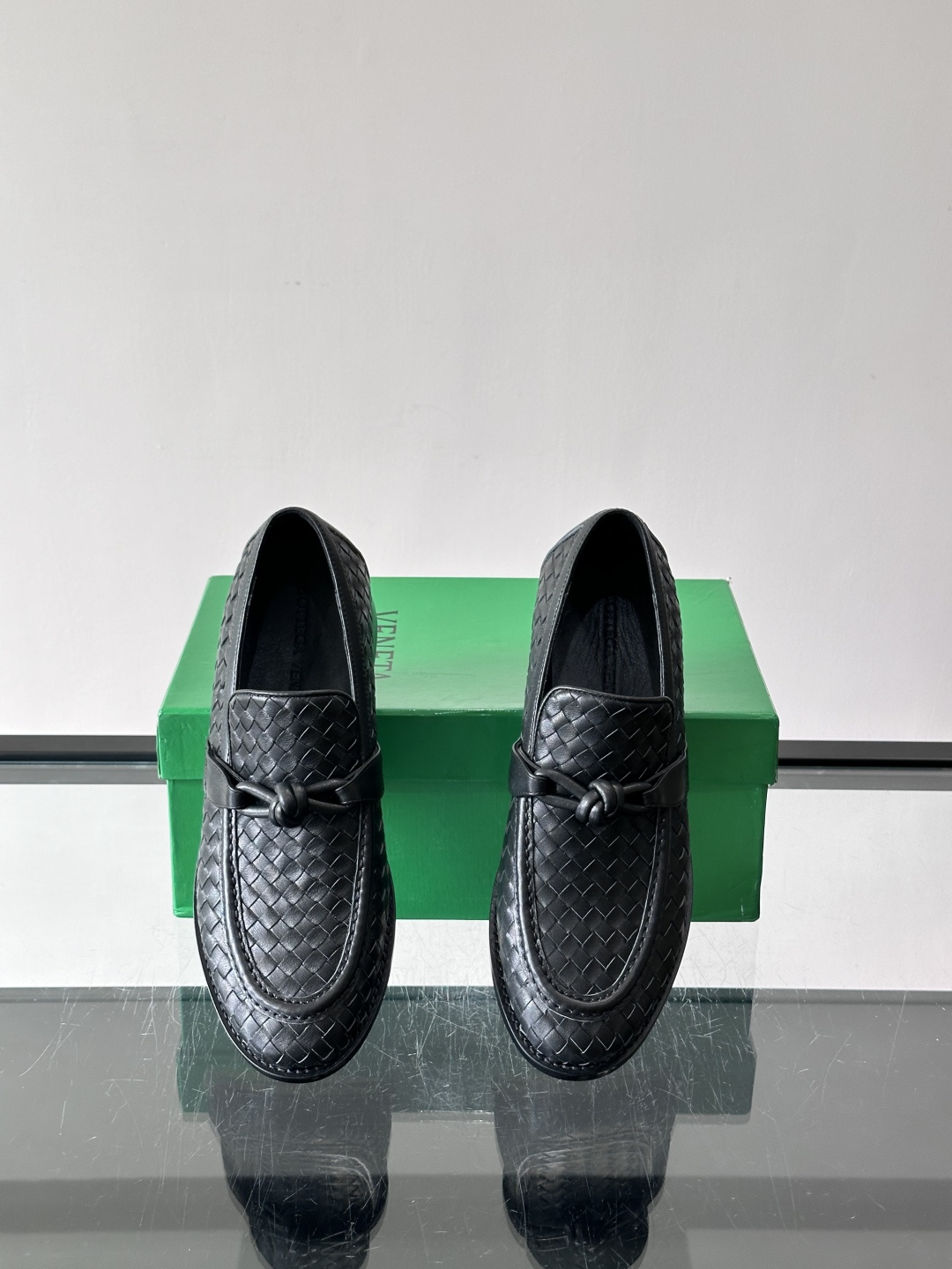 Bottega Veneta 情侣款👫编织乐福鞋​​✨这款乐福鞋采用经Intrecciato编织工艺，小